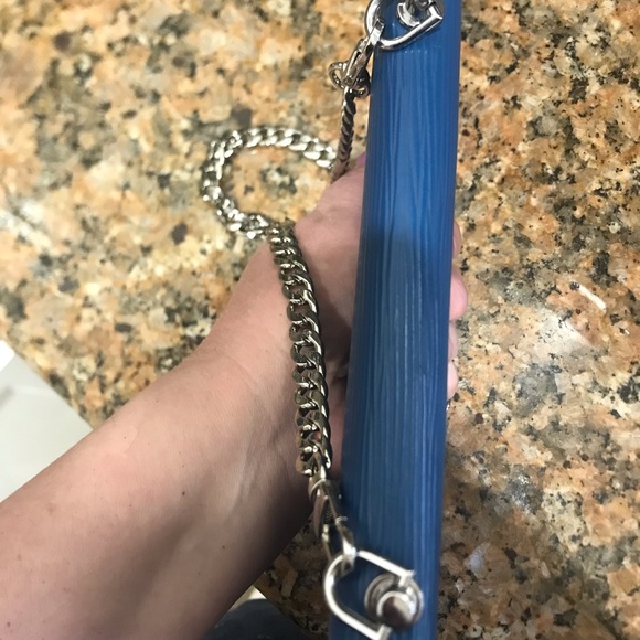 SOLD - LV LOUIS VUITTON Authentic Epi Wallet on a Chain (WOC), Silver Hardware - Picture 10 of 11